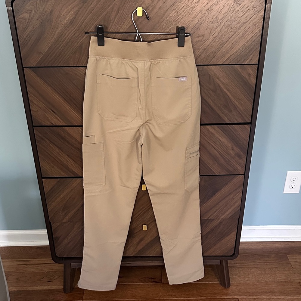 Figs Women’s Beige Scrub Pants (XS) - Picture 5 of 6